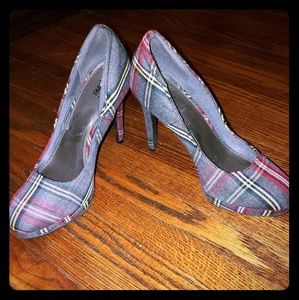 Plaid pumps